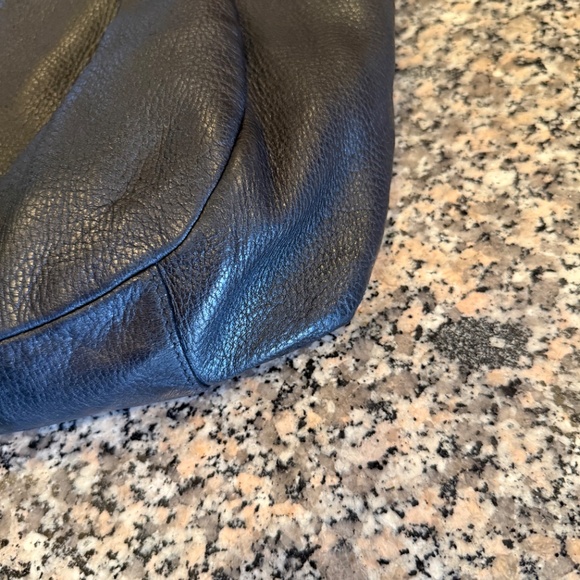 Authentic Prada Black leather bag with Silver hardware - Picture 3 of 16